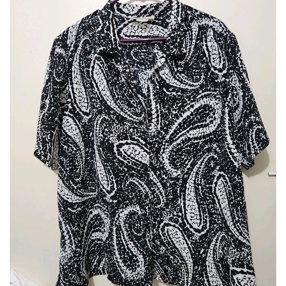Donnkenny Blouse Size 2X Black Lightweight Front Buttons